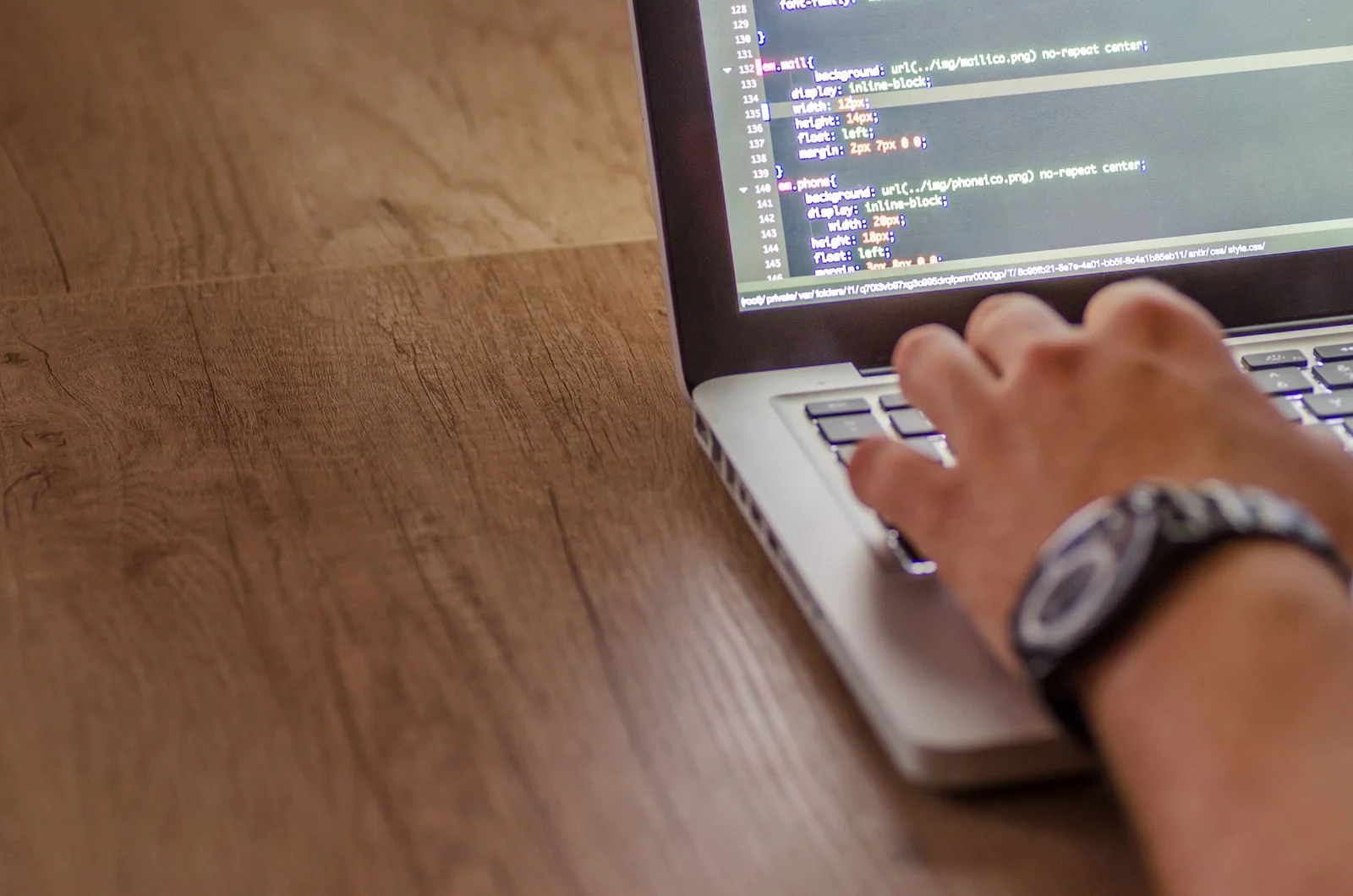WordPress oder individuelle Programmierung: Was passt zu meinem Betrieb?